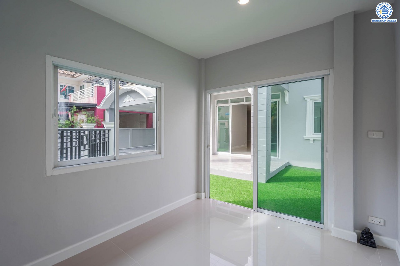 บ้านมือสองตกแต่งใหม่ ทำเลโซนเมือง! หลังมุม ม.ปัญฐิญา1 พระราม5 ตกแต่งดีไซน์ทันสมัย เนื้อที่ 55.5 ตร.ว. หลังใหญ่พร้อมอยู่ ฟังก์ชัน 3 ห้องนอน 3 ห้องน้ำ 2 ที่จอดรถ พร้อมเรือนรับรอง ทำเลศักยภาพ เชื่อมต่อถนนหลายสาย ใกล้รถไฟฟ้า "สถานีแยกติวานนท์"